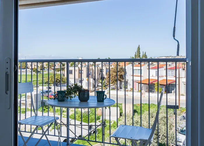 Tyris - 1 Bedroom & Balcony In Apartment