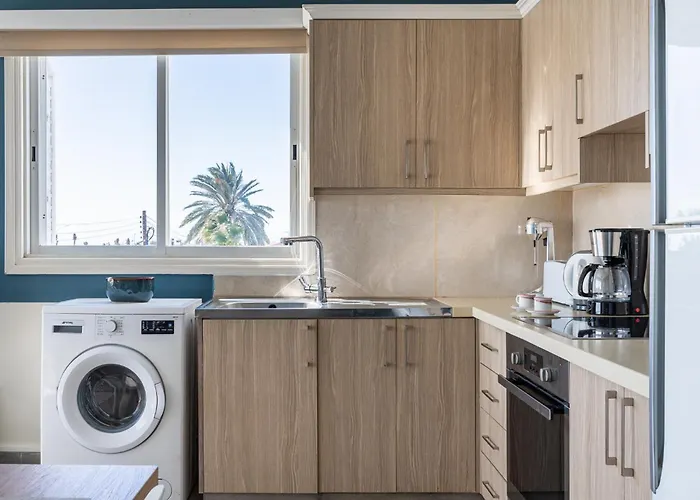 Tyris - 1 Bedroom & Balcony In Apartment *