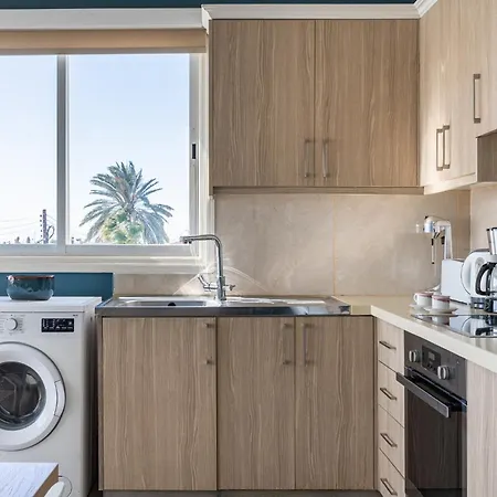 Tyris - 1 Bedroom & Balcony In דירה *