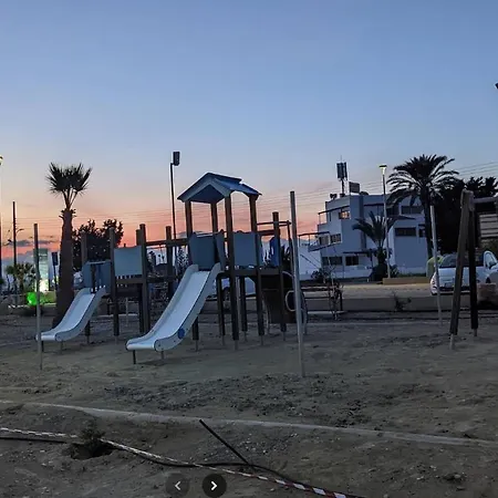דירה Tyris - 1 Bedroom & Balcony In *